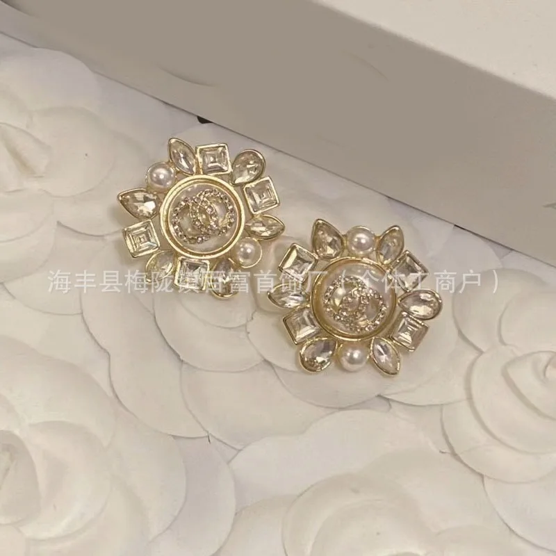 Baroque Classic Double C Stud Earrings Vintage Fashion High-end Earrings for Women
Baroque Classic Double C Stud Earrings Vintage Fashion High-end Earrings for Women