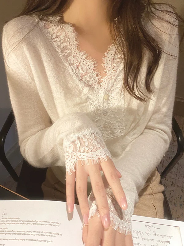 Ele Lace Splice V-Ne Knitted Base irt Women's Autumn Winter Bell Sve Top High-End Feeling Casual Wear Street Sle
Ele Lace Splice V-Ne Knitted Base irt Women's Autumn Winter Bell Sve Top High-End Feeling Casual Wear Street Sle