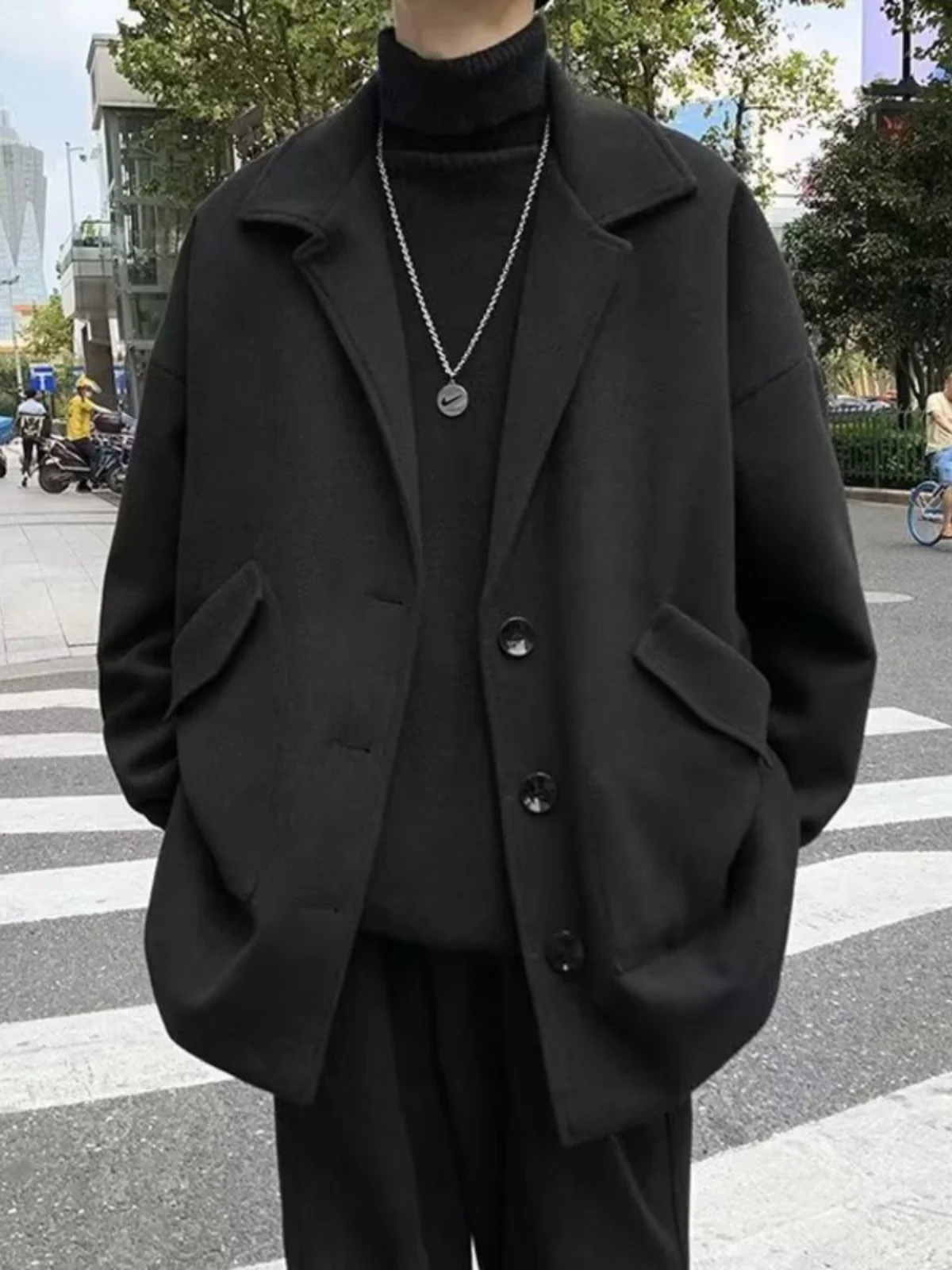 Men's Thiened ort Tweed Jaet Korean Faion Hong Kong Sle Loose Couple Matching Woolen Coat Medium Length Single Button
Men's Thiened ort Tweed Jaet Korean Faion Hong Kong Sle Loose Couple Matching Woolen Coat Medium Length Single Button