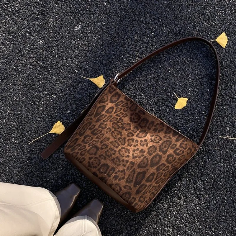 Luxury Diaper Bag For Women Minimalist Crossbody Purse Original Square Satchel Trendy Commuter Style Best For Everyday Use
Luxury Diaper Bag For Women Minimalist Crossbody Purse Original Square Satchel Trendy Commuter Style Best For Everyday Use