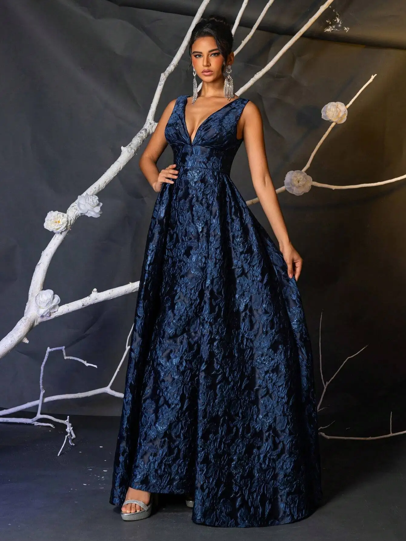 Elegant Navy Blue 3D Jacquard V-Neck High Waist Ball Gown For Party Wedding Prom
Elegant Navy Blue 3D Jacquard V-Neck High Waist Ball Gown For Party Wedding Prom