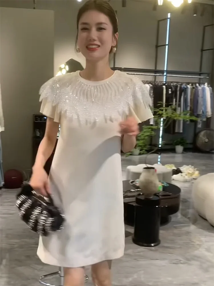 2025 summer new women French light mature style round neck sequin splicing elegant and fashionable loose white dress
2025 summer new women French light mature style round neck sequin splicing elegant and fashionable loose white dress