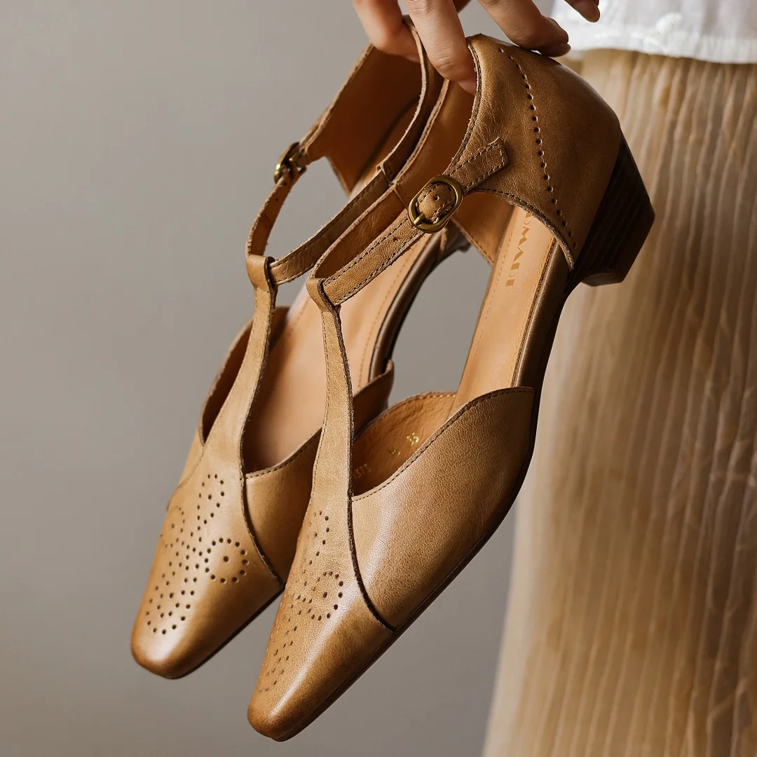 danxuefei 2026 summer new plus size 34-42 women's cow leather pointed toe narrow band t-strap sandals 3cm kitten heel dress shoe
danxuefei 2026 summer new plus size 34-42 women's cow leather pointed toe narrow band t-strap sandals 3cm kitten heel dress shoe