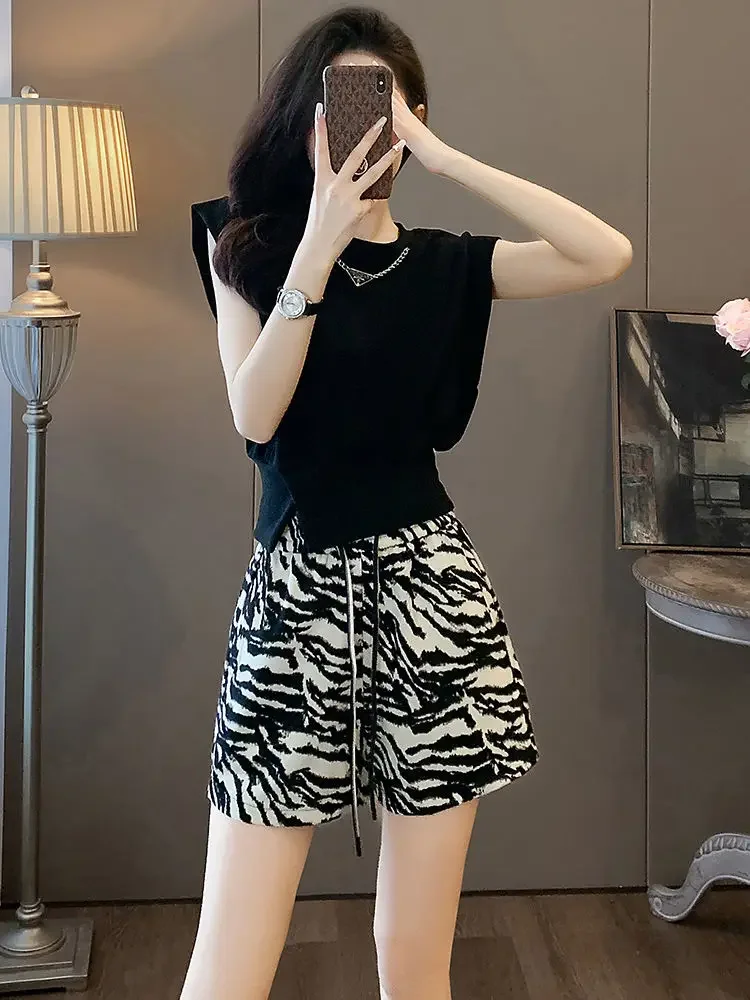 Tracksuit Short Sets for Women 2 Pieces Outfit Casual Clothing Trend 2025 Top and Bottom New Features of Matching Woman Shorts
Tracksuit Short Sets for Women 2 Pieces Outfit Casual Clothing Trend 2025 Top and Bottom New Features of Matching Woman Shorts