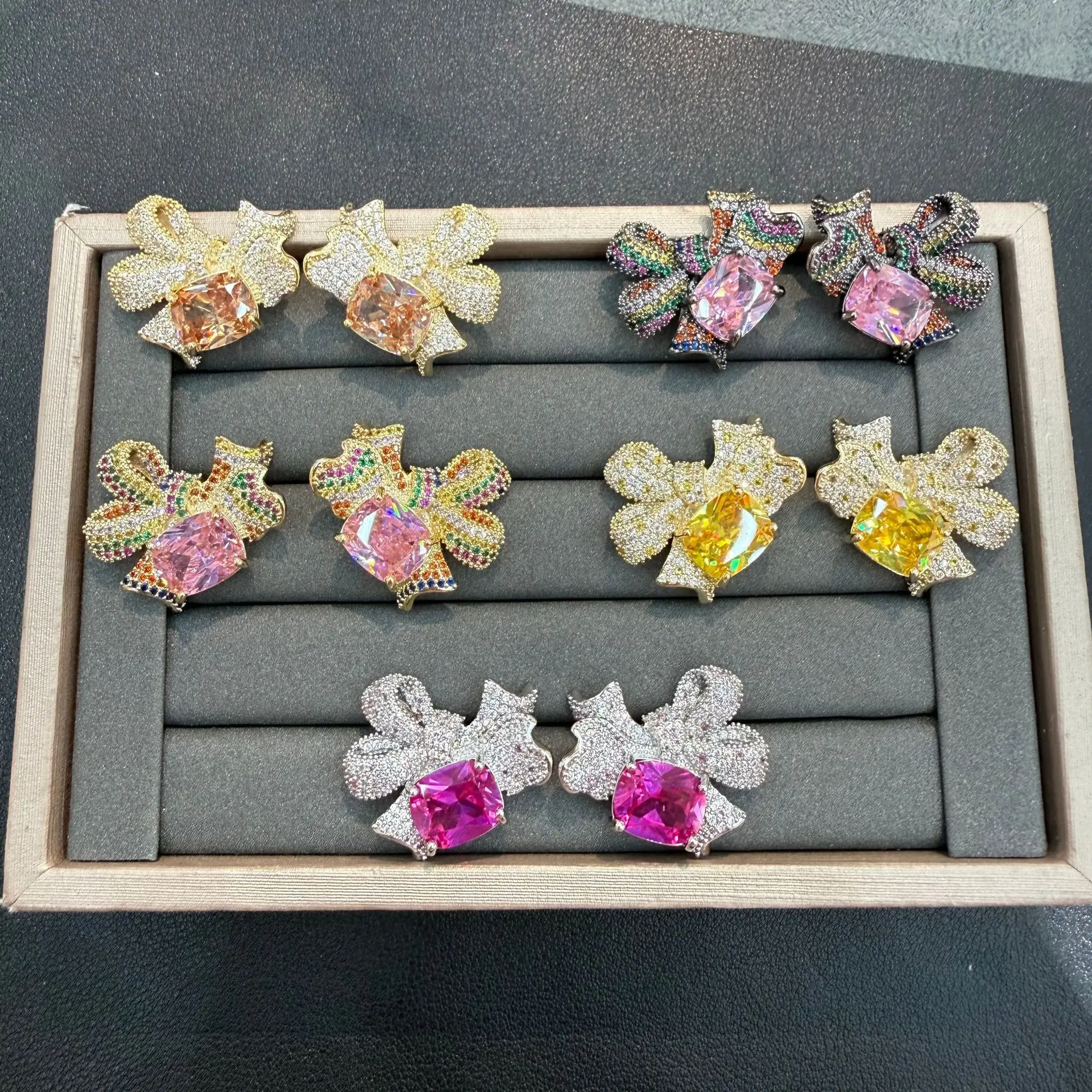 Colorful Bow Stud Earrings with Cubic Zirconia Statement Jewelry for Women Wedding Banquet Party Daily Gathering Shiny Studs
Colorful Bow Stud Earrings with Cubic Zirconia Statement Jewelry for Women Wedding Banquet Party Daily Gathering Shiny Studs