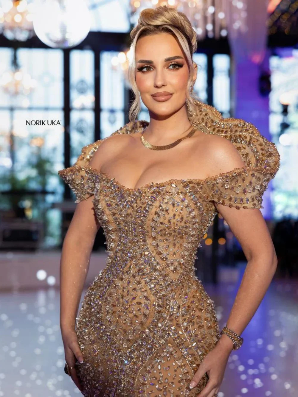 Glamorous Gold Beaded Evening Gown Off Shoulder Puffed Sleeves Dazzling Crystal Details Party Dress Wedding Guests فساتين سهرة
Glamorous Gold Beaded Evening Gown Off Shoulder Puffed Sleeves Dazzling Crystal Details Party Dress Wedding Guests فساتين سهرة