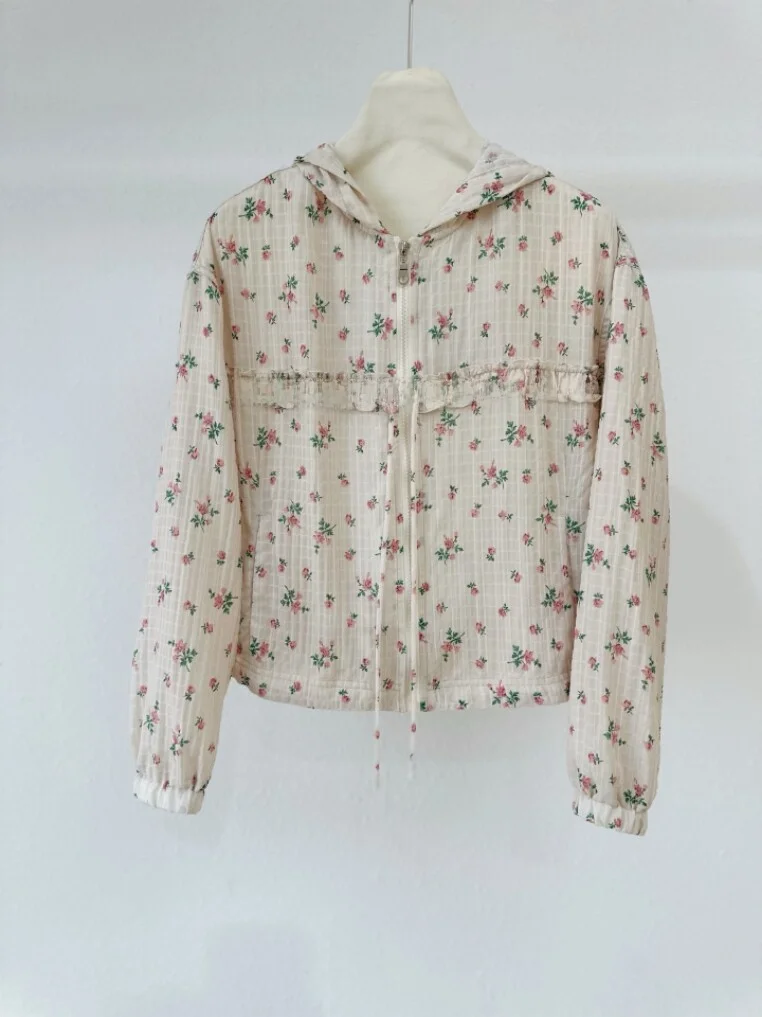 Summer 2026 New Casual Style Floral Print Short Jacket Women's Lightweight Zipper Sun Protection Coat Cotton Long Sleeve Hoodie
Summer 2026 New Casual Style Floral Print Short Jacket Women's Lightweight Zipper Sun Protection Coat Cotton Long Sleeve Hoodie