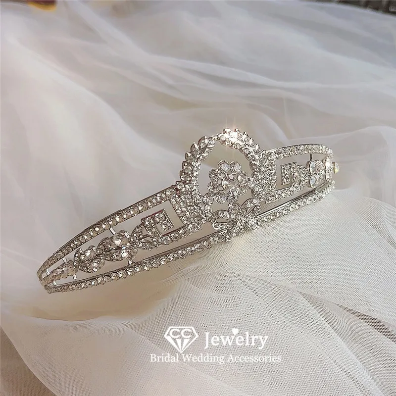 CC Crowns for Women Wedding Hair Accessories Bridal Headpiece Engagement Jewelry Leaf Shape Tiaras Crystal Headdress Gift HS221
CC Crowns for Women Wedding Hair Accessories Bridal Headpiece Engagement Jewelry Leaf Shape Tiaras Crystal Headdress Gift HS221