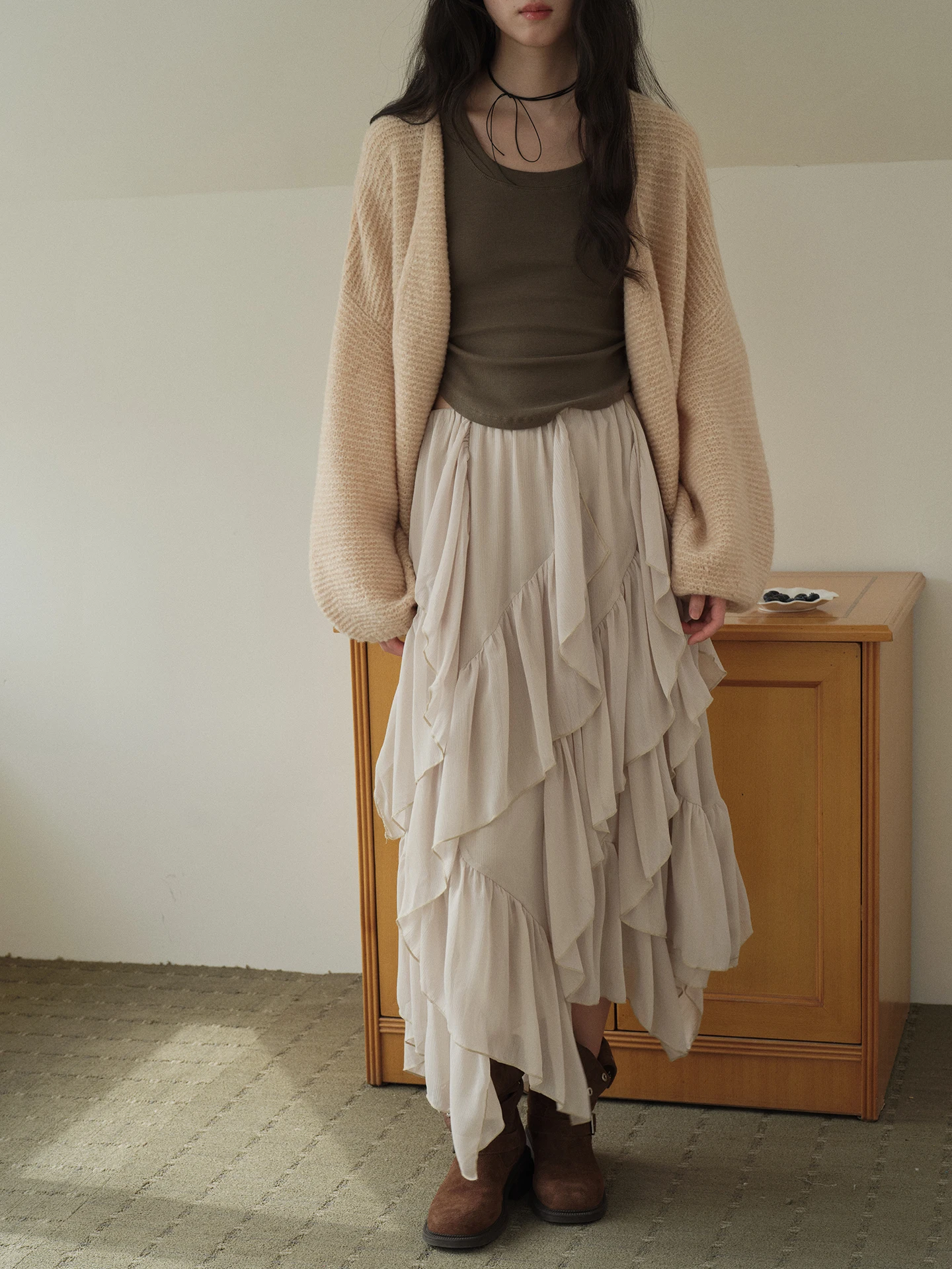 Романтичная бежевая асимметричная юбка Soloki в корейском стиле с многослойной отделкой из дерева, удлиненная, для женщин, повседневная одежда
Романтичная бежевая асимметричная юбка Soloki в корейском стиле с многослойной отделкой из дерева, удлиненная, для женщин, повседневная одежда