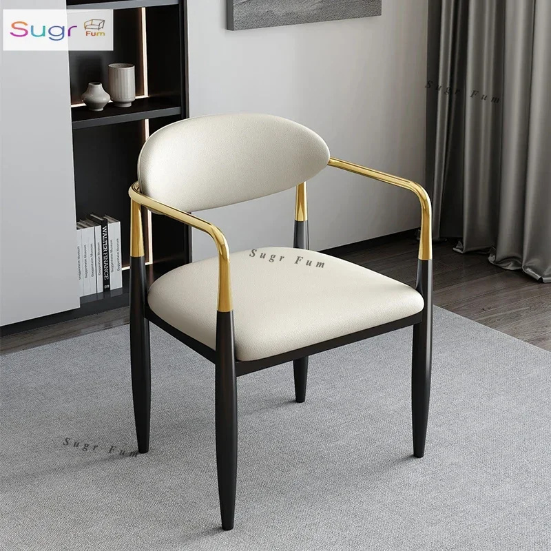 Простой и современный высококачественный легкий роскошный главный стул из микрофибры, кожаный обеденный стул для отеля, бытовой чайный столик из нержавеющей стали
Простой и современный высококачественный легкий роскошный главный стул из микрофибры, кожаный обеденный стул для отеля, бытовой чайный столик из нержавеющей стали