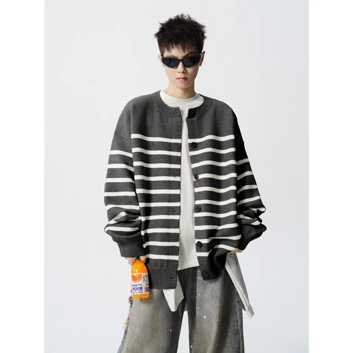 Модный круглый открытый кардиган, вязаная верхняя одежда для пар, зимний универсальный полосатый цветной блузка, свободный вязаный свитер
Модный круглый открытый кардиган, вязаная верхняя одежда для пар, зимний универсальный полосатый цветной блузка, свободный вязаный свитер