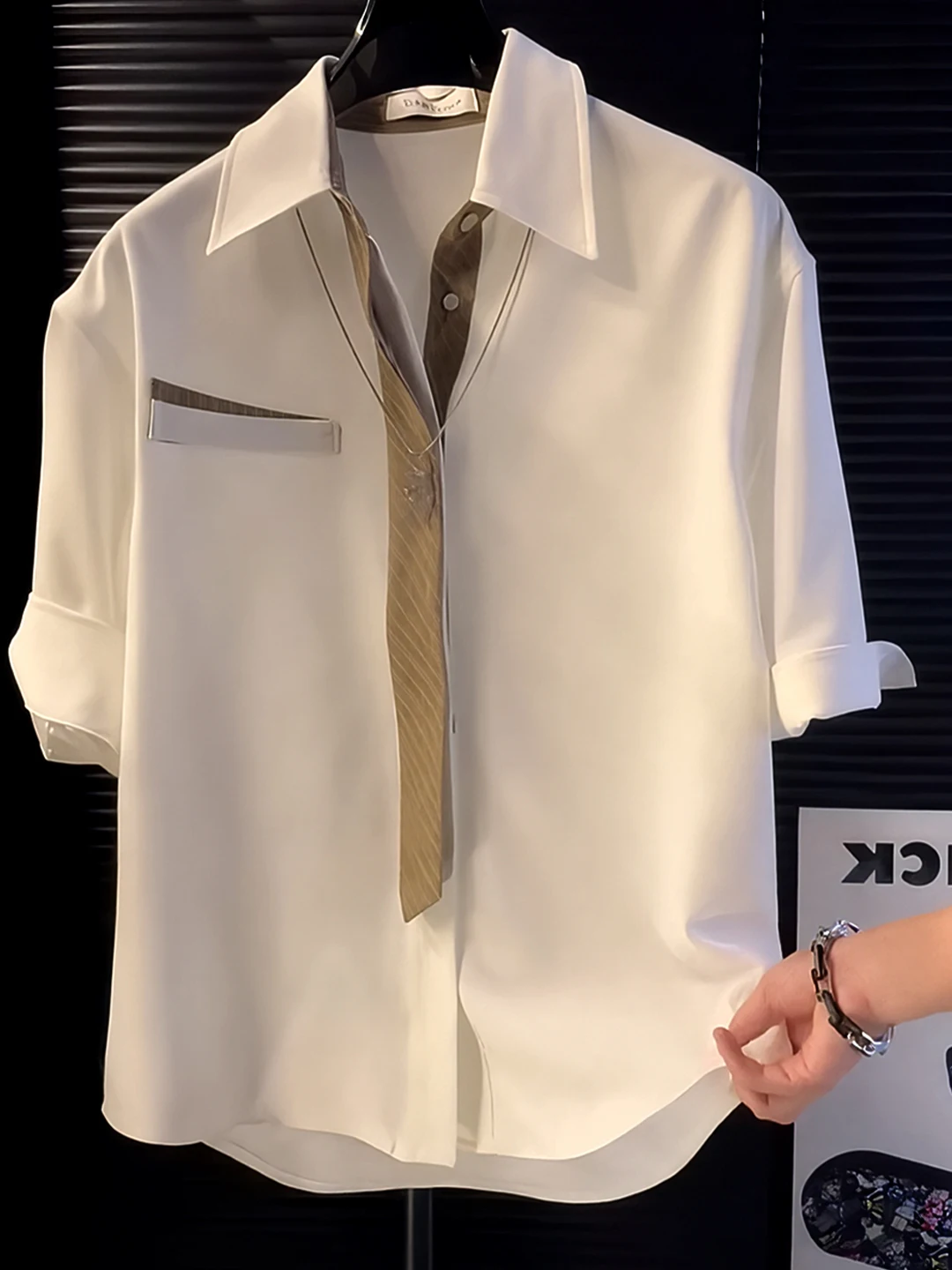 Fashionable Men's Shirt with Fake Tie Short Sleeve Design Summer New Style Trendy Commute Shirt Versatile High-End Feeling
Fashionable Men's Shirt with Fake Tie Short Sleeve Design Summer New Style Trendy Commute Shirt Versatile High-End Feeling
