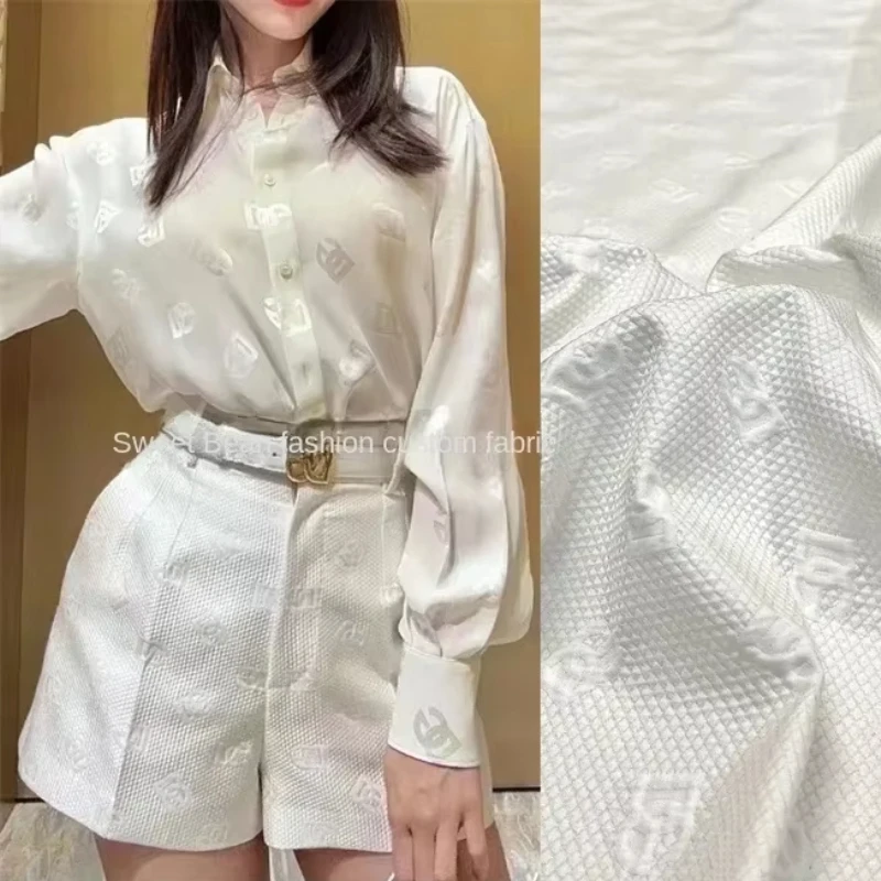 Парчовая пряжа, окрашенная жаккардовая ткань с буквенным темным узором, однотонный комплект одежды, ткань для шитья своими руками, модный материал по метрам
Парчовая пряжа, окрашенная жаккардовая ткань с буквенным темным узором, однотонный комплект одежды, ткань для шитья своими руками, модный материал по метрам