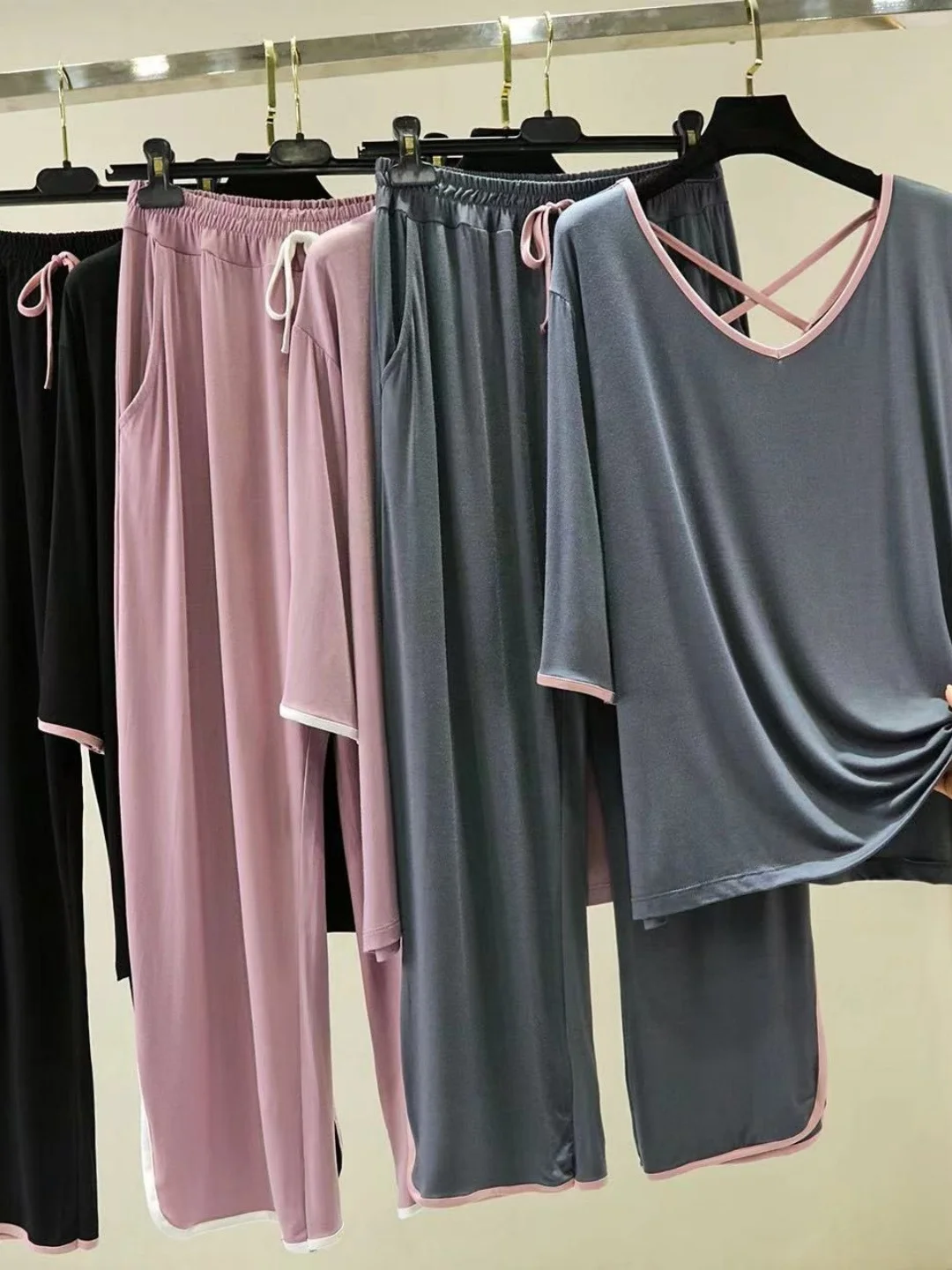 Summer Thin V-Neck Long Sleeve Hollow out Back Beautiful Home Clothes Sleepwear Set Large Size Korean Style Casual Loose Fit
Summer Thin V-Neck Long Sleeve Hollow out Back Beautiful Home Clothes Sleepwear Set Large Size Korean Style Casual Loose Fit