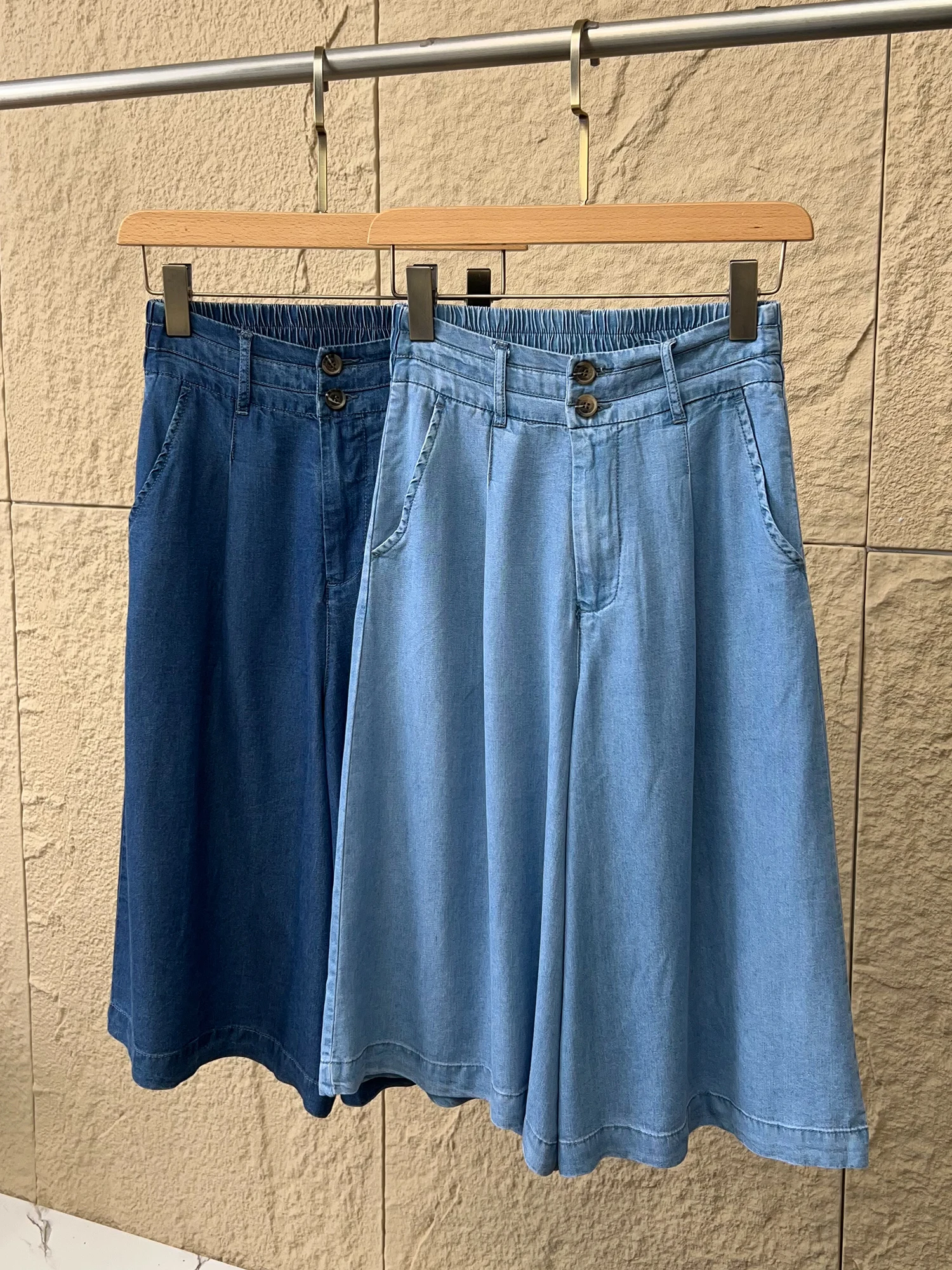Retro Artistic High Waist Wide Leg Jeans Skirt Pants Elastic Waist Slimming Summer Ladies Fashionable Denim Seven-Foot Pants
Retro Artistic High Waist Wide Leg Jeans Skirt Pants Elastic Waist Slimming Summer Ladies Fashionable Denim Seven-Foot Pants