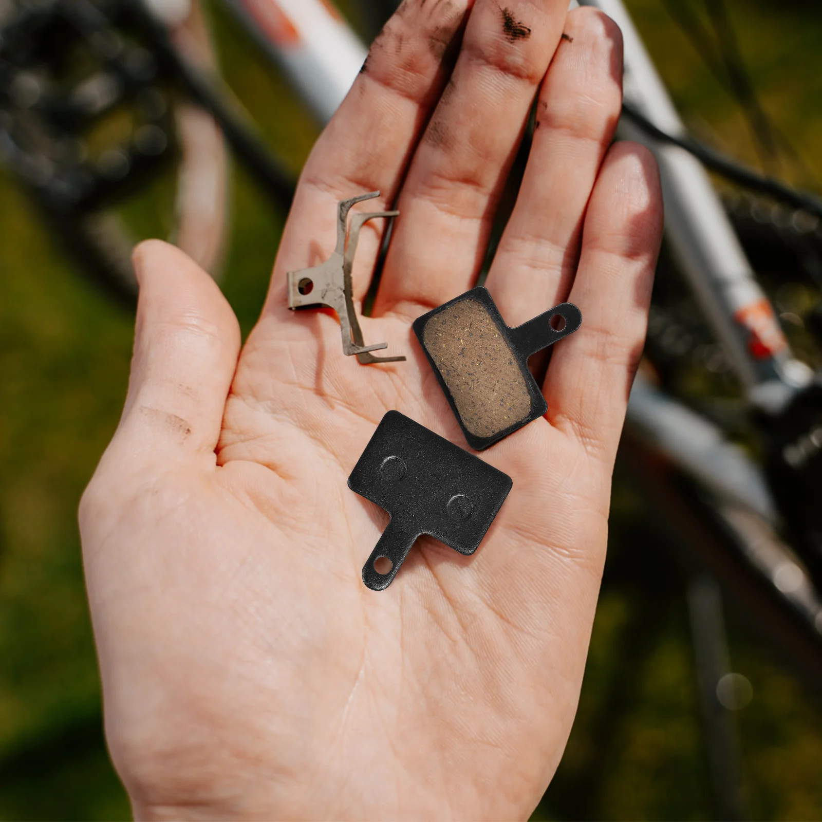 4Pairs Bike Brake Pads Resin Metal Durable Heat Dissipation Silent Cycling Disc Brake Block Replacement Pads Bike Supply
4Pairs Bike Brake Pads Resin Metal Durable Heat Dissipation Silent Cycling Disc Brake Block Replacement Pads Bike Supply