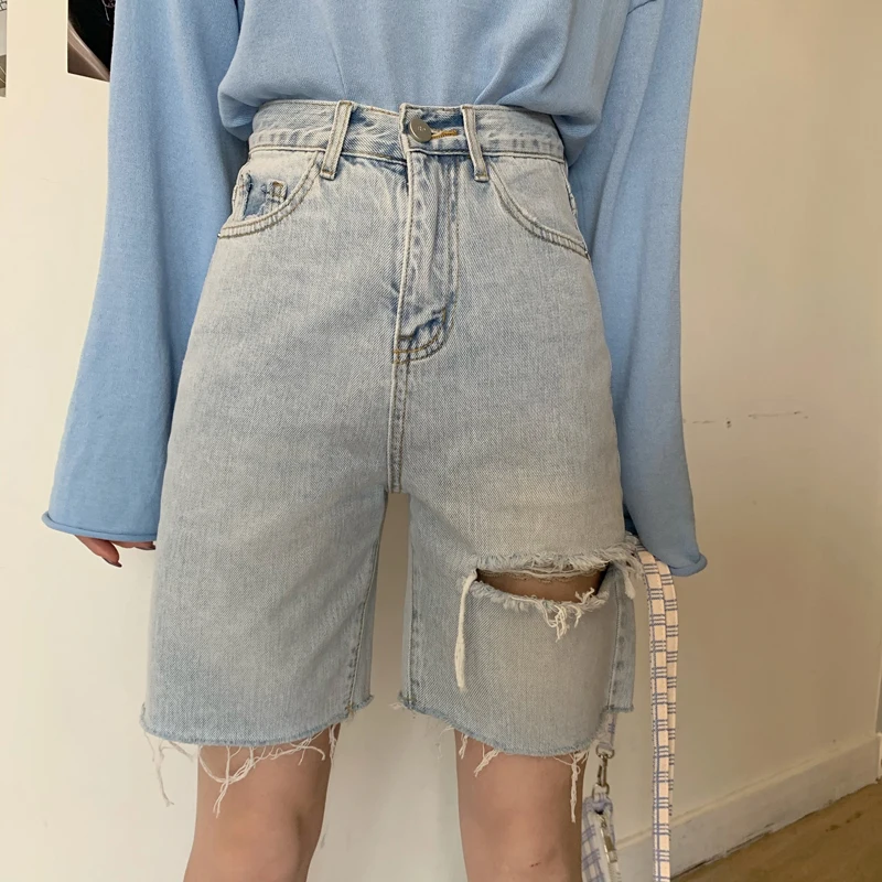 ZHISILAO New Ripped Denim Shorts for Women Vintage Straight Blue Knee Length Jeans Shorts Summer 2023
ZHISILAO New Ripped Denim Shorts for Women Vintage Straight Blue Knee Length Jeans Shorts Summer 2023