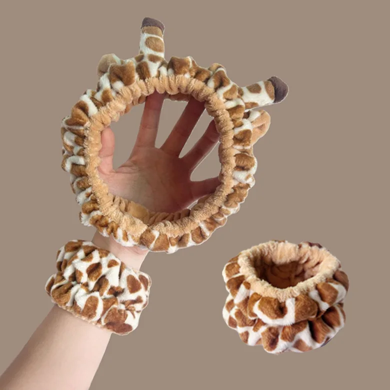 Giraffe Plush Headband Soft Cute Face Wash Makeup Hair Presure Headband Three Piece Set Women Daily Use Cartoon Hair Accessories
Giraffe Plush Headband Soft Cute Face Wash Makeup Hair Presure Headband Three Piece Set Women Daily Use Cartoon Hair Accessories