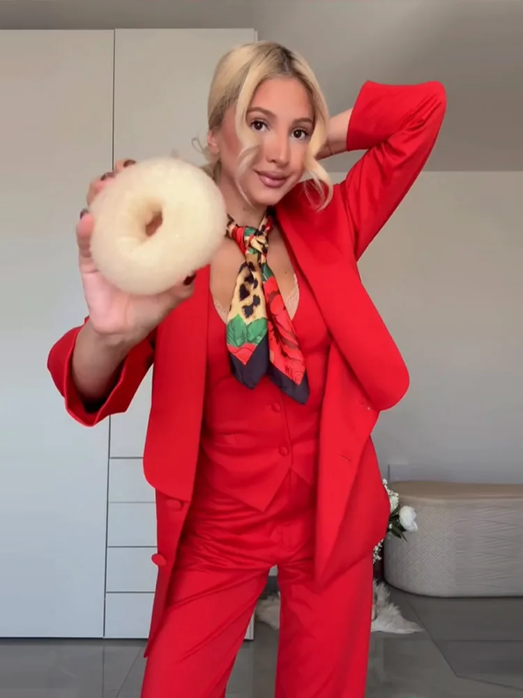 2025 Новый женский костюм, модные комплекты из 3 предметов, офисные свадебные смокинги, вечерние женские пиджаки, деловые костюмы, куртка, жилет с брюками 
2025 Новый женский костюм, модные комплекты из 3 предметов, офисные свадебные смокинги, вечерние женские пиджаки, деловые костюмы, куртка, жилет с брюками