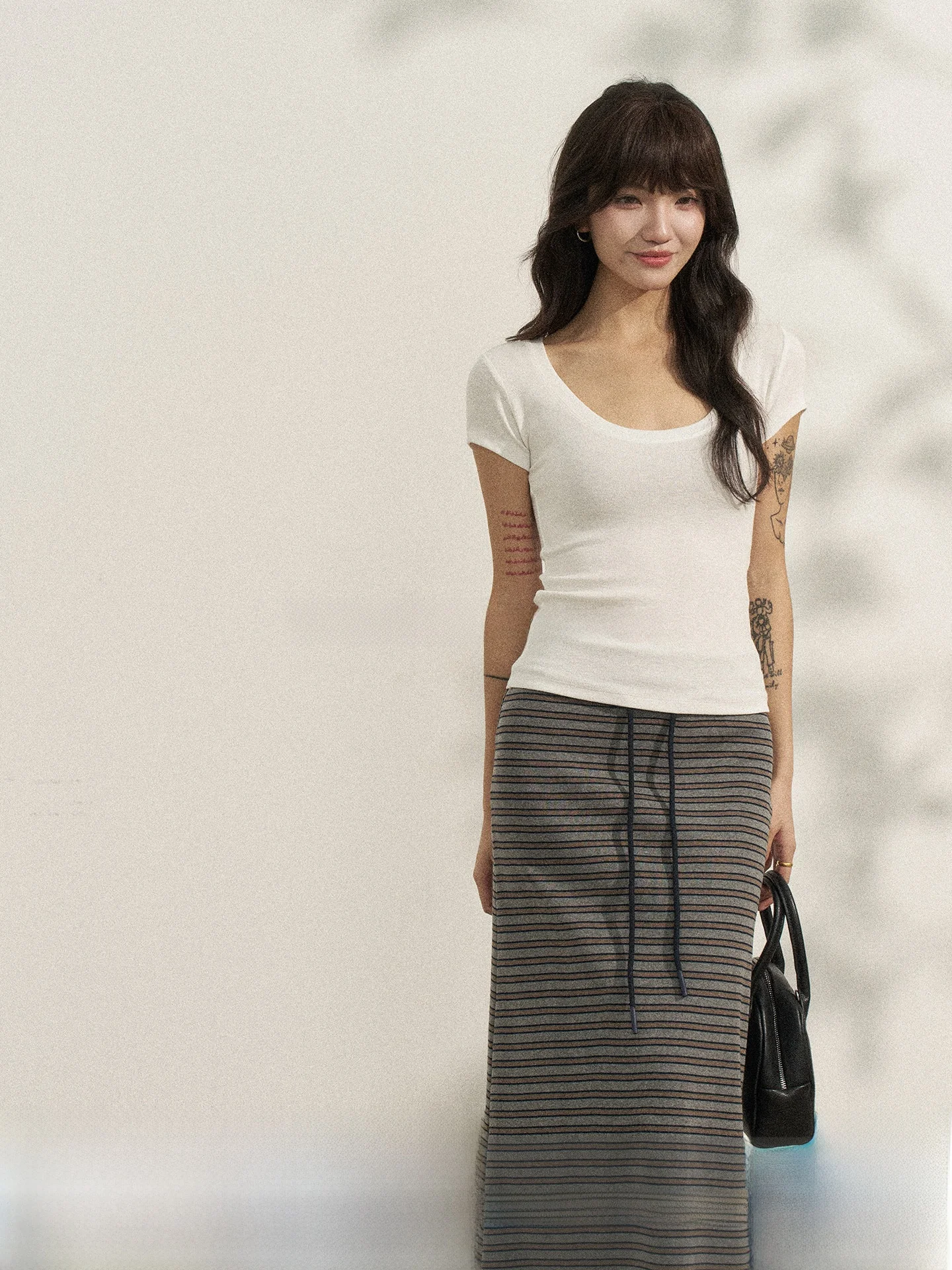 Flower7 Korean Minimalist Style Women's Short Sleeve Slim Fit Casual T-shirt U-neck Summer Versatile Comfortable Breathable Top
Flower7 Korean Minimalist Style Women's Short Sleeve Slim Fit Casual T-shirt U-neck Summer Versatile Comfortable Breathable Top