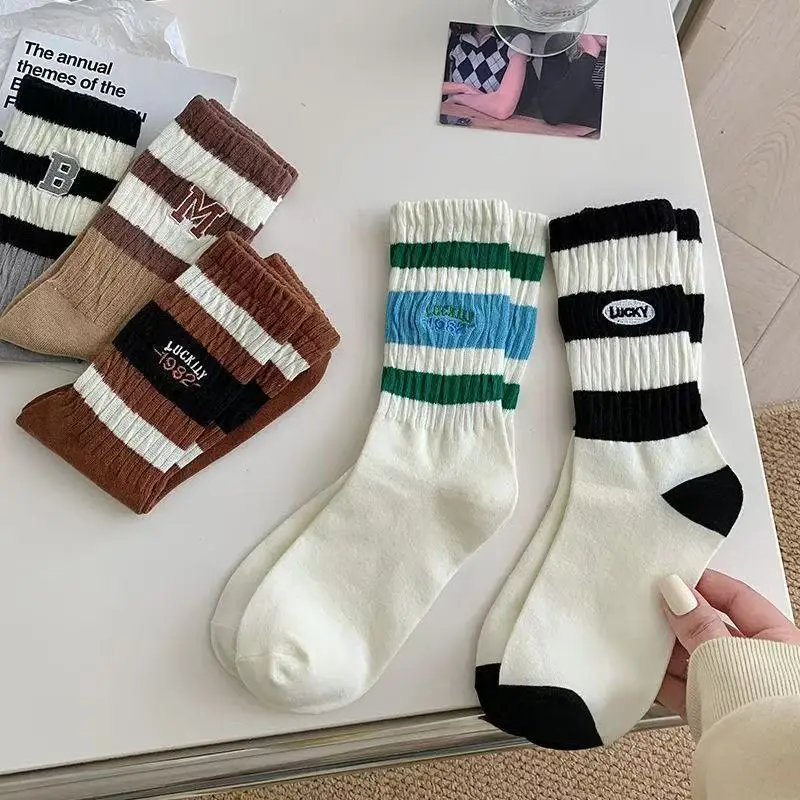 2 Pairs of Versatile Women's Parallel Striped Pattern Fashionable and Breathable Autumn High-quality Women's Mid Length Socks 
2 Pairs of Versatile Women's Parallel Striped Pattern Fashionable and Breathable Autumn High-quality Women's Mid Length Socks