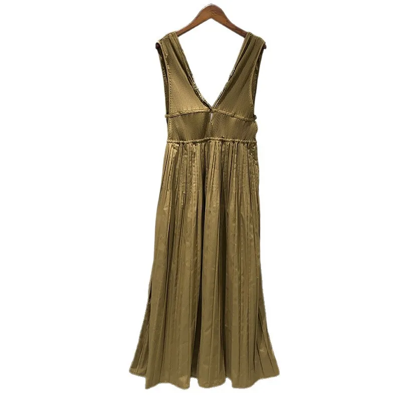 Sexy Dress with Sleeveless Deep V-neck Metal Decorative Long Waist-hugging French Niche 2025 Summer New Birthday Dress for Women
Sexy Dress with Sleeveless Deep V-neck Metal Decorative Long Waist-hugging French Niche 2025 Summer New Birthday Dress for Women
