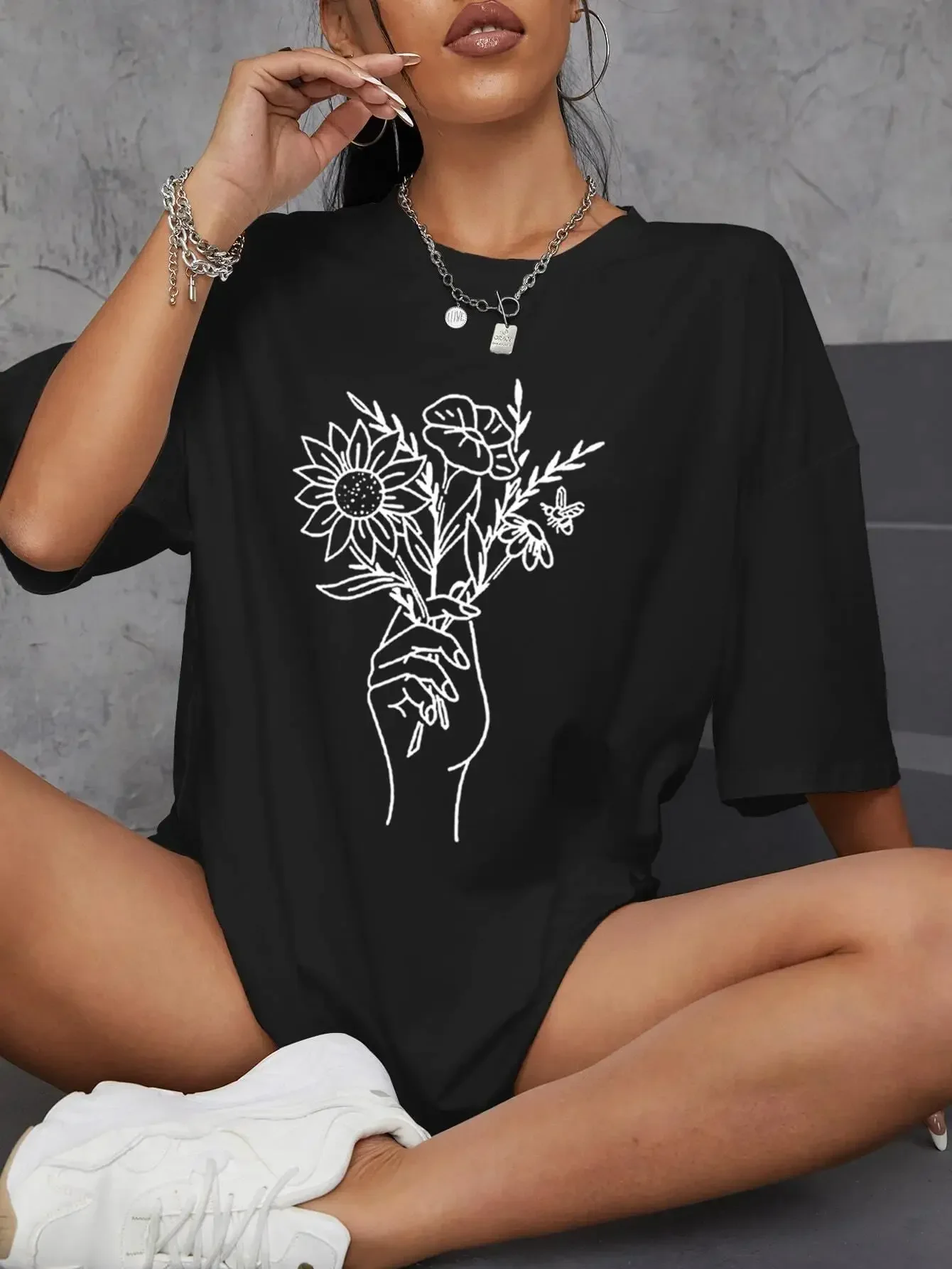 Fashion Women T-Shirts Kawaii Simple Line Flower Print Short Sleeve T Shirt Female Harajuku Loose Round Neck Unisex Clothes Top
Fashion Women T-Shirts Kawaii Simple Line Flower Print Short Sleeve T Shirt Female Harajuku Loose Round Neck Unisex Clothes Top