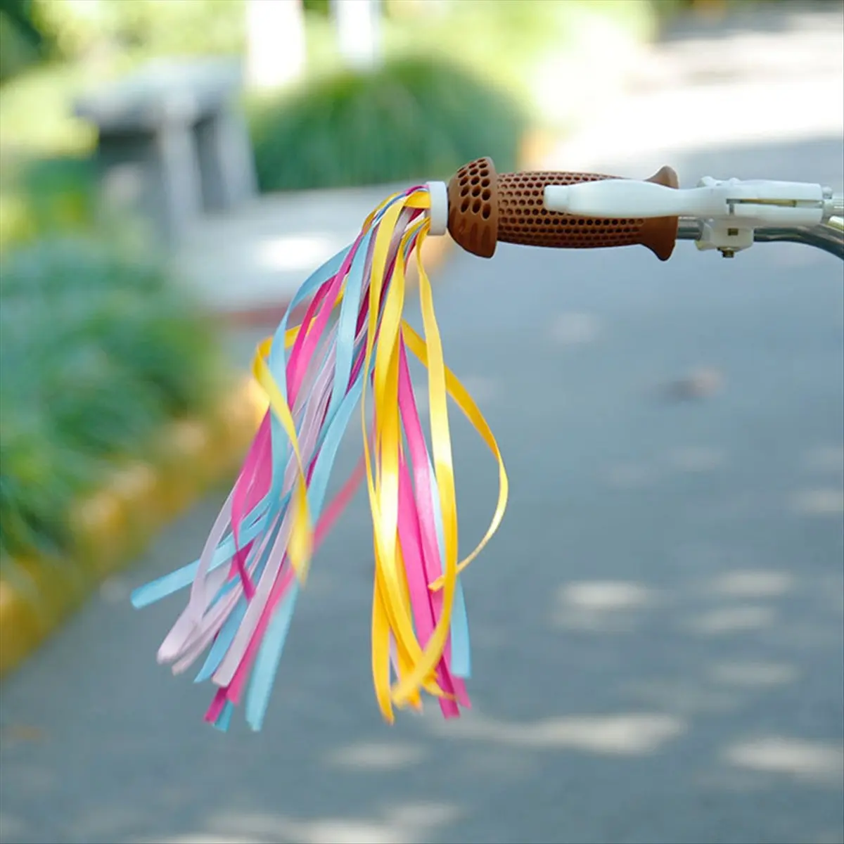 (ABHW) Colorful Bike Tassels Ribbon Fashion Bike Handlebar Streamers Funny Bicycles Ornaments for Kids Children C
(ABHW) Colorful Bike Tassels Ribbon Fashion Bike Handlebar Streamers Funny Bicycles Ornaments for Kids Children C