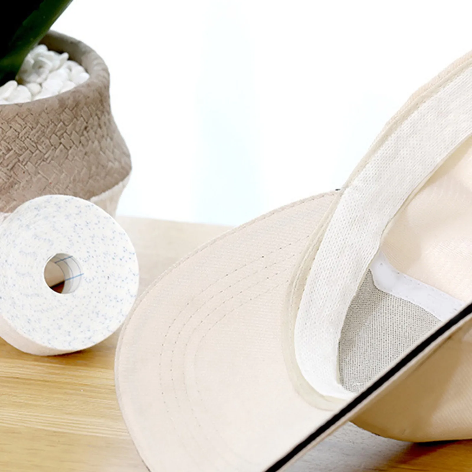 1 Roll Invisible Disposable Sweat-Absorption Sticker for Collar Hat Shirt Blouse T-Shirt Nonwoven Sweat Pad Summer Accessories
1 Roll Invisible Disposable Sweat-Absorption Sticker for Collar Hat Shirt Blouse T-Shirt Nonwoven Sweat Pad Summer Accessories