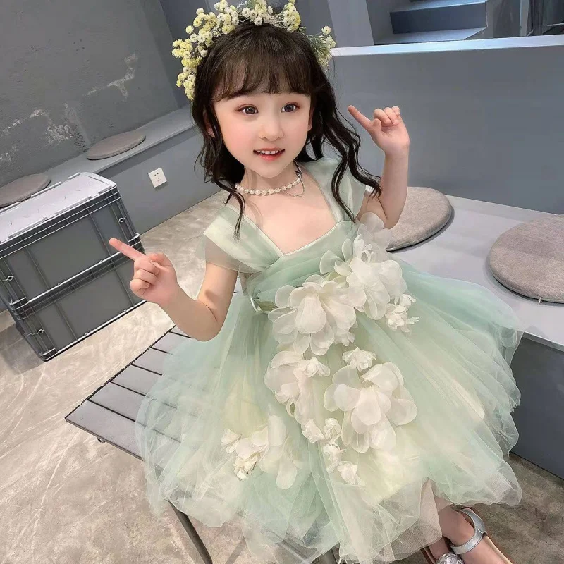 Girls' Dress2026New stylish children's summer mesh suspender dress for girls, baby girl's 3D floral princess dress
Girls' Dress2026New stylish children's summer mesh suspender dress for girls, baby girl's 3D floral princess dress