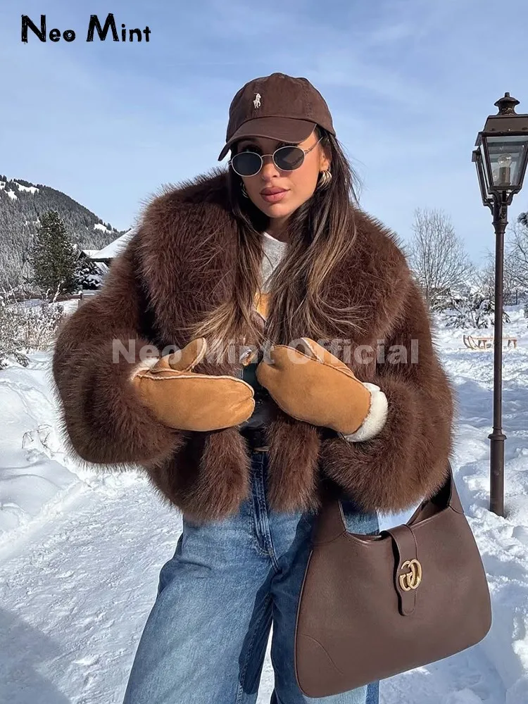 Neo Mint Shawl Collar Short Faux Fur Jacket Women Street Fashion Fluffy Eco Fox Fur Coat Cool Girls 2025 Winter Overcoat
Neo Mint Shawl Collar Short Faux Fur Jacket Women Street Fashion Fluffy Eco Fox Fur Coat Cool Girls 2025 Winter Overcoat