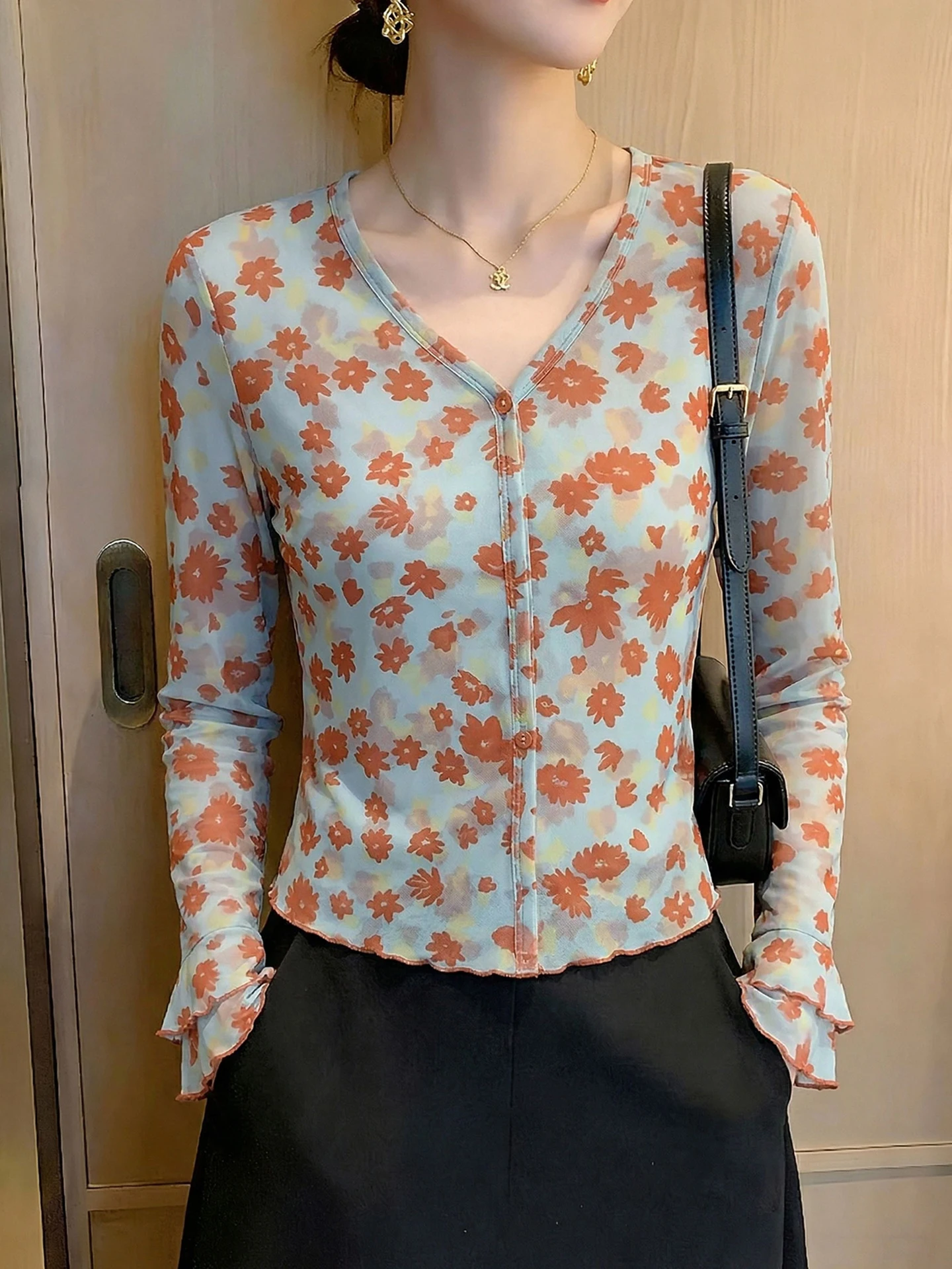 Korean Style Fashionable Long Sleeve T-Shirt Sun Protection Summer Unique Design Floral V-Neck Top Women's Commute Wear
Korean Style Fashionable Long Sleeve T-Shirt Sun Protection Summer Unique Design Floral V-Neck Top Women's Commute Wear