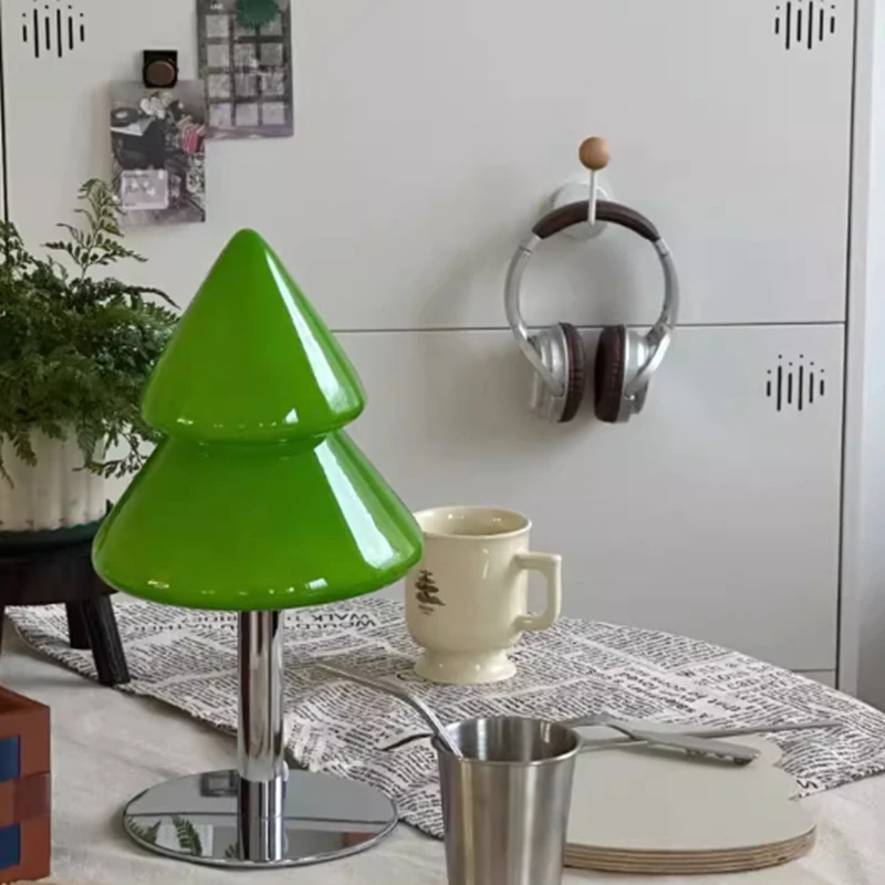 Рождественская елка, стеклянная настольная атмосфера, настольная лампа для гостиной, отеля, ресторана, украшение для девочек, спальни, прикроватная декоративная лампа
Рождественская елка, стеклянная настольная атмосфера, настольная лампа для гостиной, отеля, ресторана, украшение для девочек, спальни, прикроватная декоративная лампа