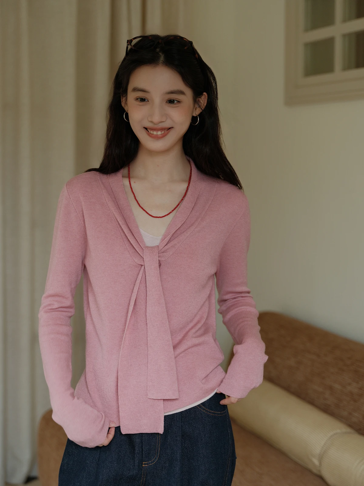 Женский комплект Botanique Plum Cake: свитер с V-образным вырезом, длинными рукавами, поясом на талии, из мягкой шерстяной смеси, имитация двух предметов, повседневный стиль.
Женский комплект Botanique Plum Cake: свитер с V-образным вырезом, длинными рукавами, поясом на талии, из мягкой шерстяной смеси, имитация двух предметов, повседневный стиль.