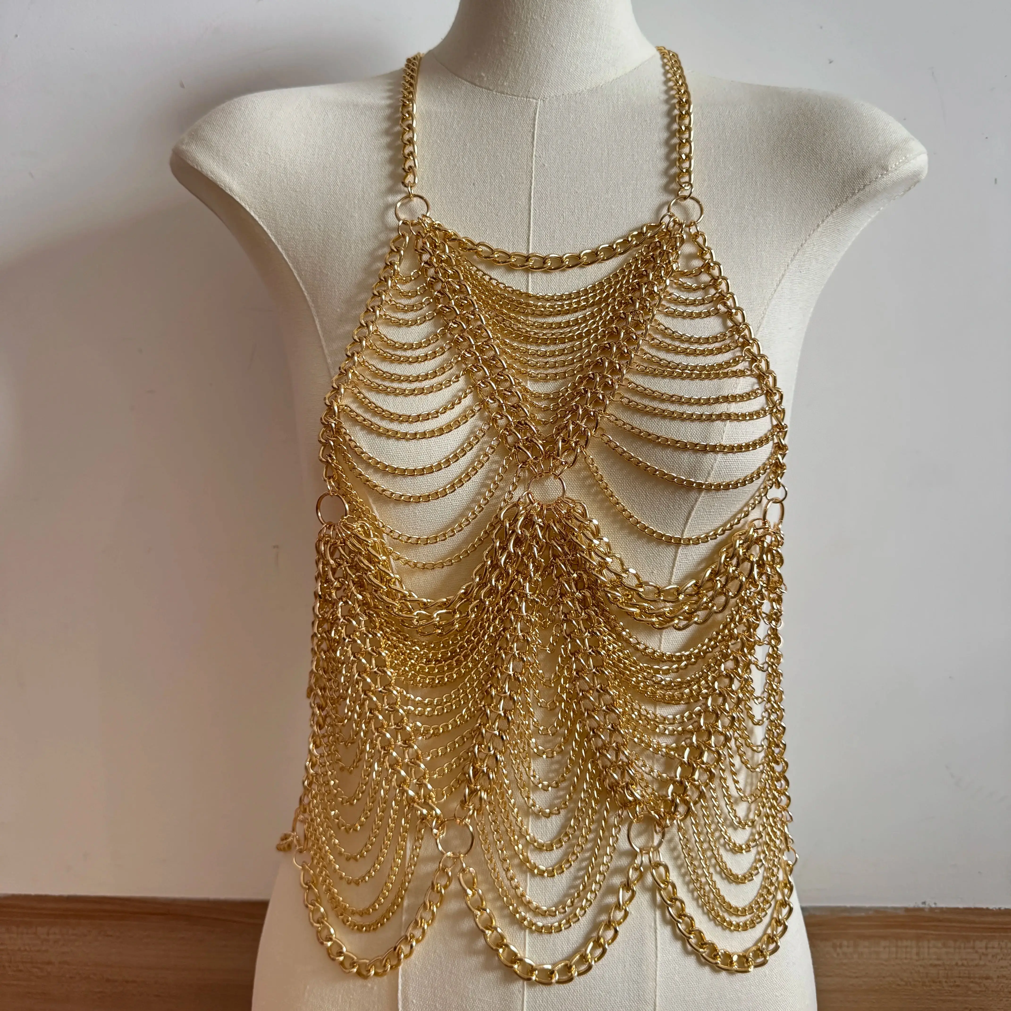 Женские топы ручной работы, сексуальный золотой металлический топ с цепочкой, укороченный топ с цепочками, женский бюстгальтер с лямкой на шее, серебряная цепочка, вечерние рейв-жилет для вечеринки
Женские топы ручной работы, сексуальный золотой металлический топ с цепочкой, укороченный топ с цепочками, женский бюстгальтер с лямкой на шее, серебряная цепочка, вечерние рейв-жилет для вечеринки