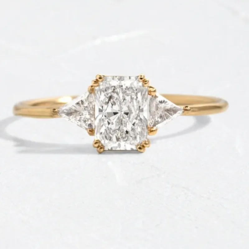Custom Moissanite Gold Rings 18k 1 Carat Center 5*7mm Radiant Cut Moissanite Jewelry For Women
Custom Moissanite Gold Rings 18k 1 Carat Center 5*7mm Radiant Cut Moissanite Jewelry For Women