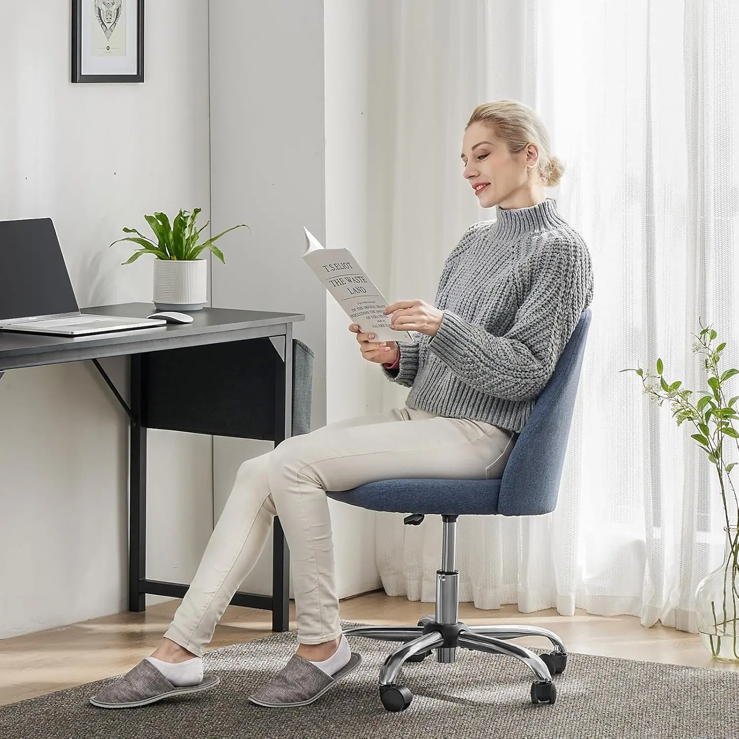 Armless Office Chair Cute Desk Chair, Modern Fabric Home Office Desk Chairs with Wheels Adjustable Swivel Task Computer Chair
Armless Office Chair Cute Desk Chair, Modern Fabric Home Office Desk Chairs with Wheels Adjustable Swivel Task Computer Chair