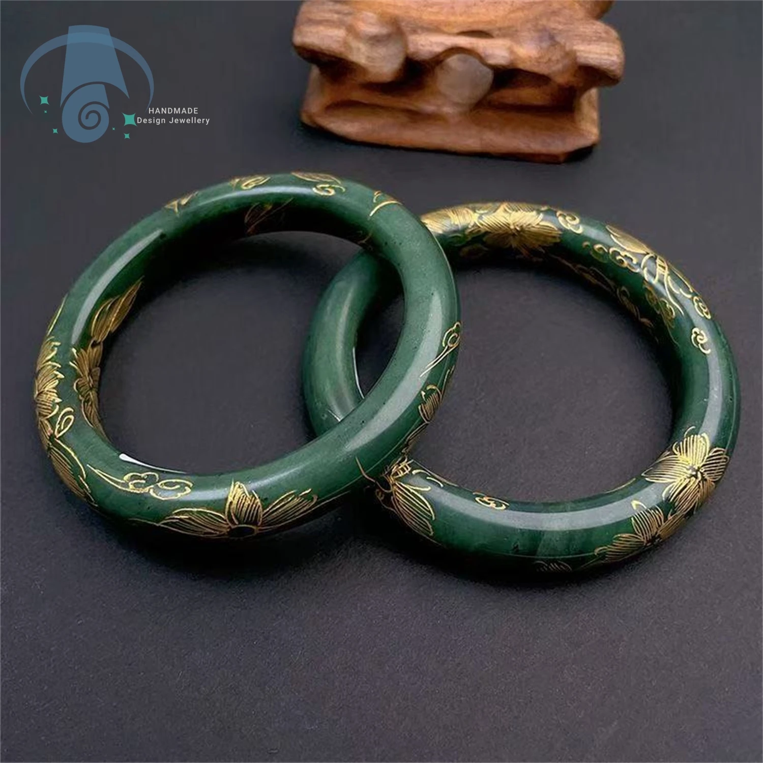 Natural Hetian Jade Green Nephrite Bangle Carved Floral Pattern Gold Gilt High Quality and Elegant Jewelry Gift for Women Mother
Natural Hetian Jade Green Nephrite Bangle Carved Floral Pattern Gold Gilt High Quality and Elegant Jewelry Gift for Women Mother