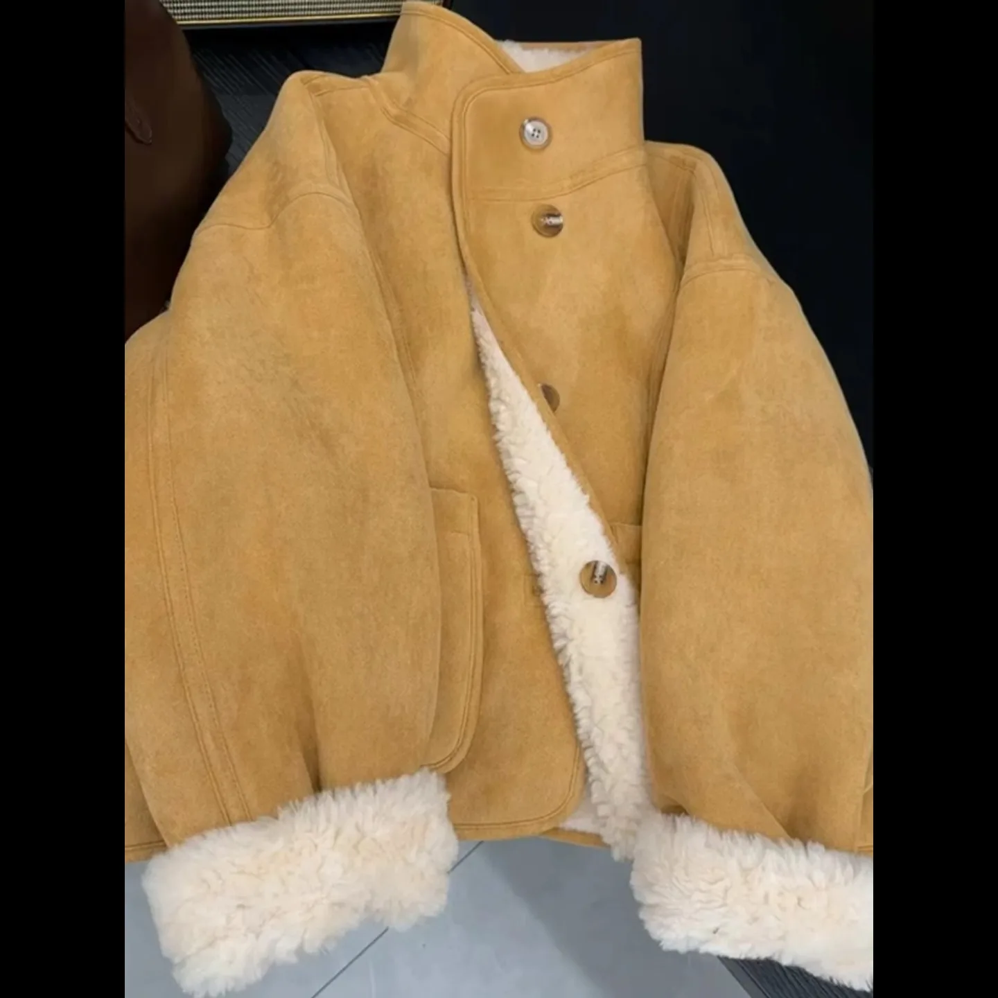 Double Sided Thickened Velvet Short Coat for Women Autumn Winter New Faux Lamb Fleece Jacket Simgle Breasted Warm Cotton Clothes
Double Sided Thickened Velvet Short Coat for Women Autumn Winter New Faux Lamb Fleece Jacket Simgle Breasted Warm Cotton Clothes