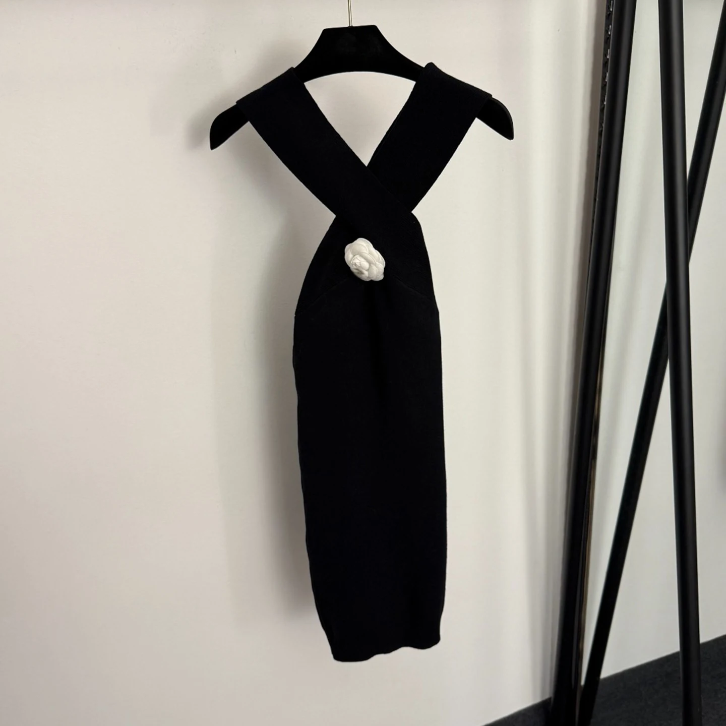 Elegant Cross-Knitted Tea Rose Slim Fit Evening Dress for Women Soft Luxury Style V-Neck Mid-Length Suitable for Dates
Elegant Cross-Knitted Tea Rose Slim Fit Evening Dress for Women Soft Luxury Style V-Neck Mid-Length Suitable for Dates