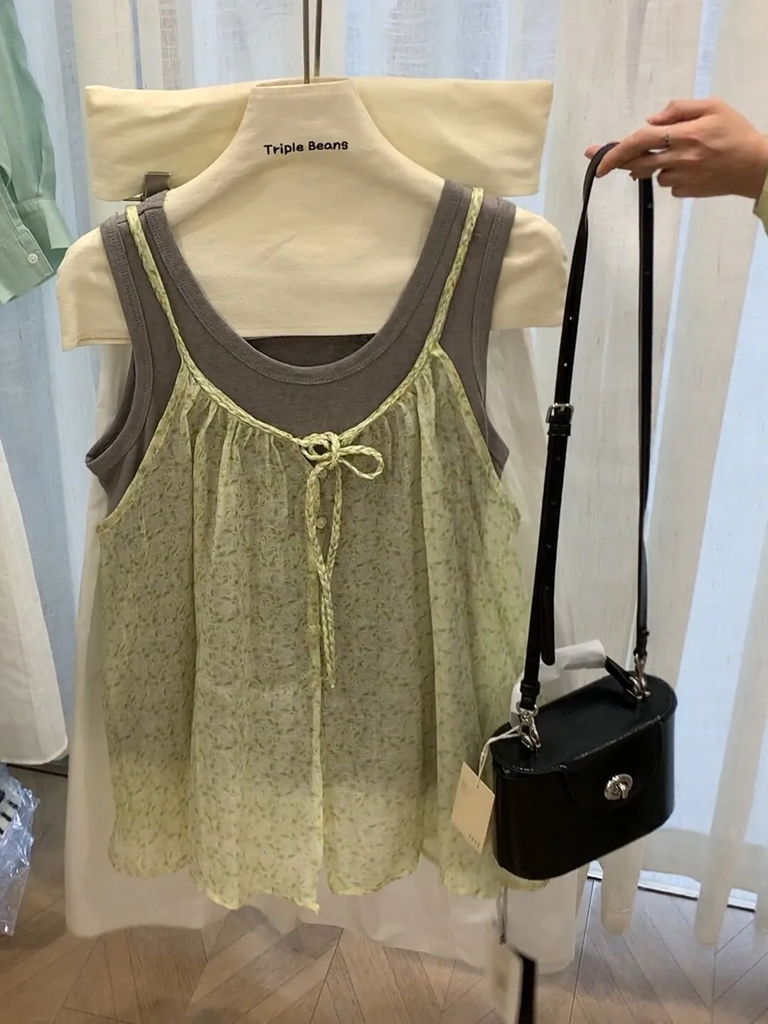 Korean Style Layered Grey Sleeveless Vest Floral Strap Top Bottom Two-Piece Set Women's Summer New Fashion Ensemble
Korean Style Layered Grey Sleeveless Vest Floral Strap Top Bottom Two-Piece Set Women's Summer New Fashion Ensemble
