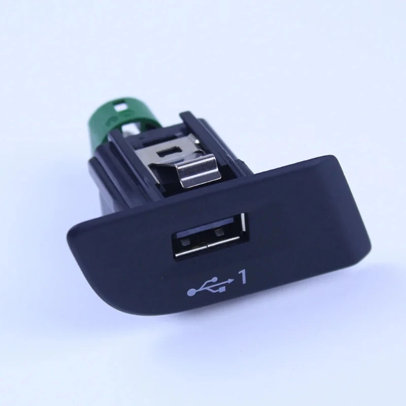 Включенный модуль зарядки на заднем интерфейсе. Быстрая зарядка. Зарядка нескольких устройств, 18 Вт.
Включенный модуль зарядки на заднем интерфейсе. Быстрая зарядка. Зарядка нескольких устройств, 18 Вт.