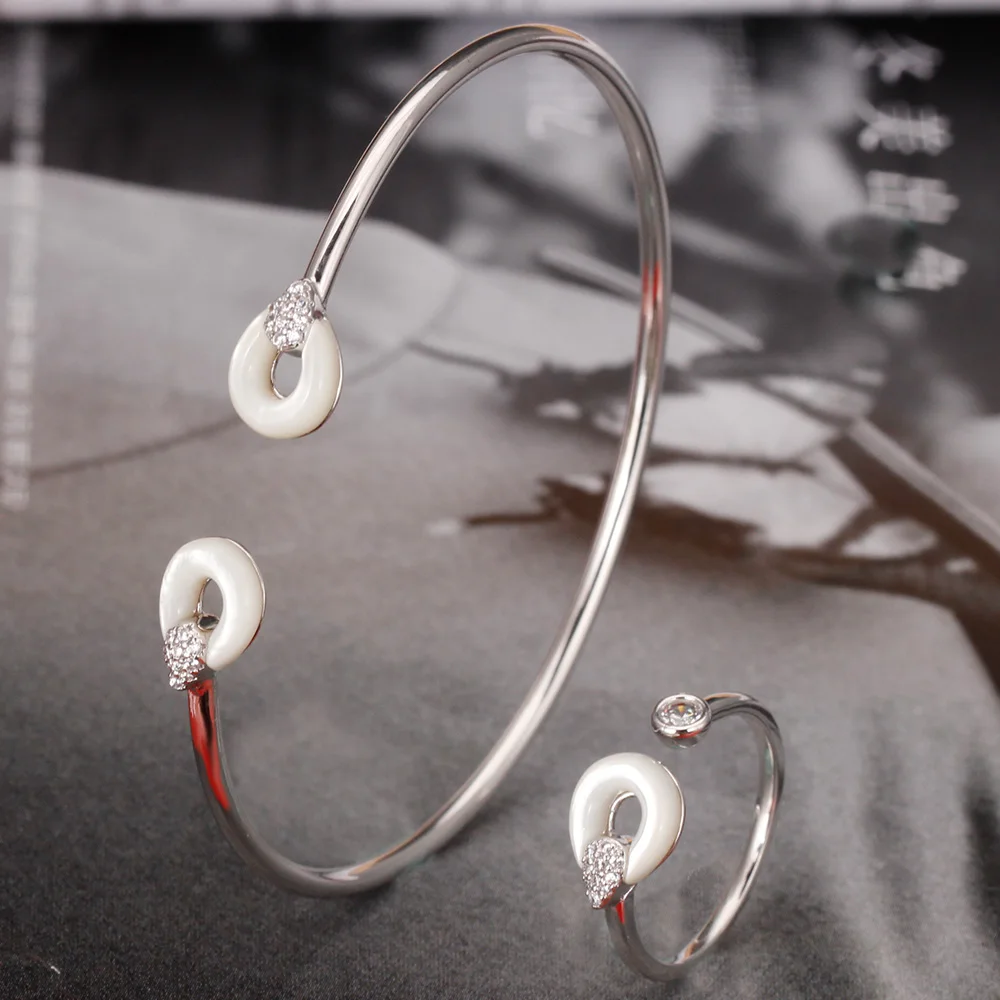 Роскошный браслет золотого цвета в Дубае с геометрическим узором, кольцо, комплект ювелирных изделий, свадебная вечеринка, женское платье невесты в Нигерии, аксессуары, подарок
Роскошный браслет золотого цвета в Дубае с геометрическим узором, кольцо, комплект ювелирных изделий, свадебная вечеринка, женское платье невесты в Нигерии, аксессуары, подарок