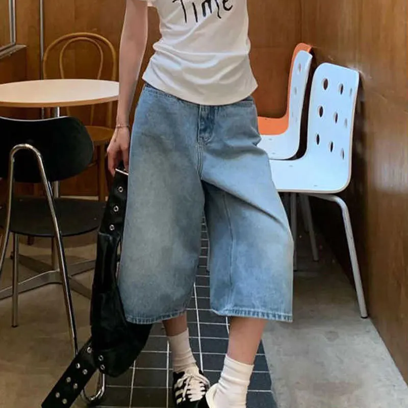 Light Wash Loose Wide Leg Cropped Denim Culottes Women Mid Waist Straight Capri Jeans Casual Seven-Point Denim Pants
Light Wash Loose Wide Leg Cropped Denim Culottes Women Mid Waist Straight Capri Jeans Casual Seven-Point Denim Pants