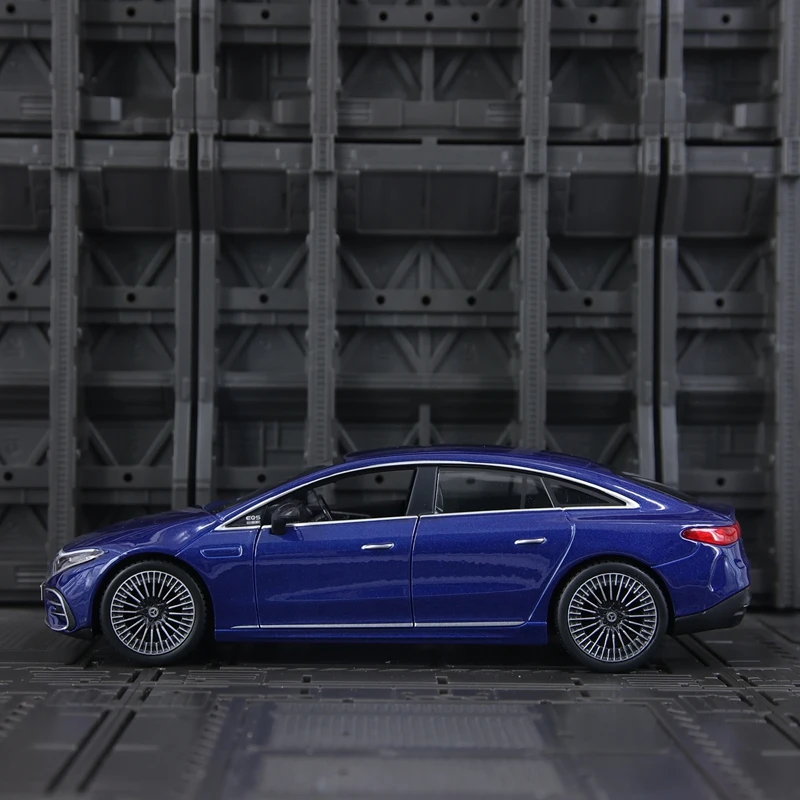 Maisto 1:27 simulation Mercedes Benz EQS alloy car model doors can be opened suitable for collection and can be given as a gift
Maisto 1:27 simulation Mercedes Benz EQS alloy car model doors can be opened suitable for collection and can be given as a gift