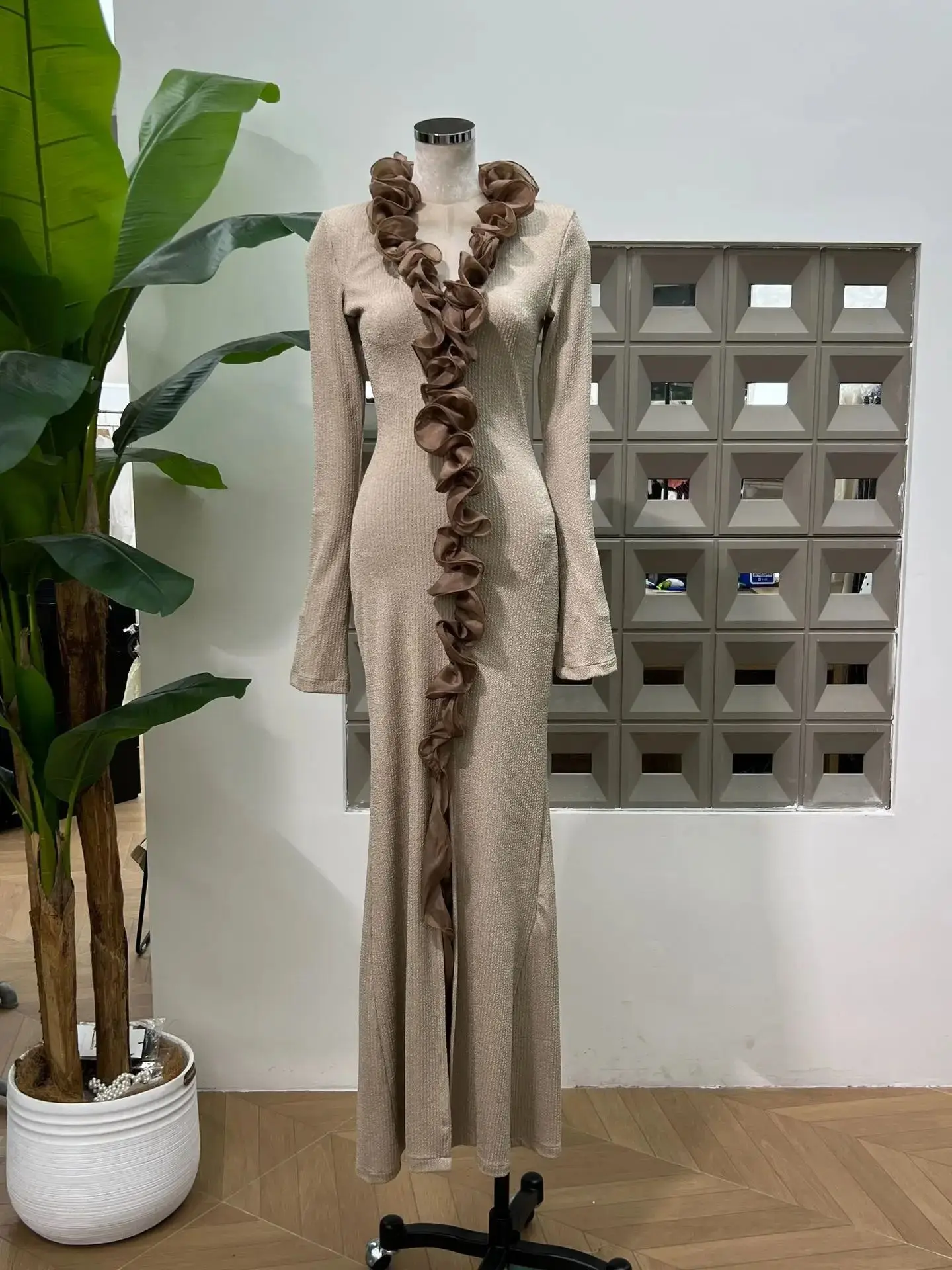 Autumn New Elegant Brown Flower Evening Dress Modern Mermaid Prom Women'S Dresses Long Sleeve Slit Pleat Christmas party Gown
Autumn New Elegant Brown Flower Evening Dress Modern Mermaid Prom Women'S Dresses Long Sleeve Slit Pleat Christmas party Gown