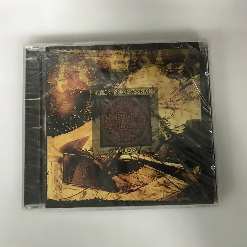 CD This Is A Classic Collaborative Album Blending Ambient Electronica and Tribal New Age: TUU Nick Parkin 'Terma'. 1998.
CD This Is A Classic Collaborative Album Blending Ambient Electronica and Tribal New Age: TUU Nick Parkin 'Terma'. 1998.