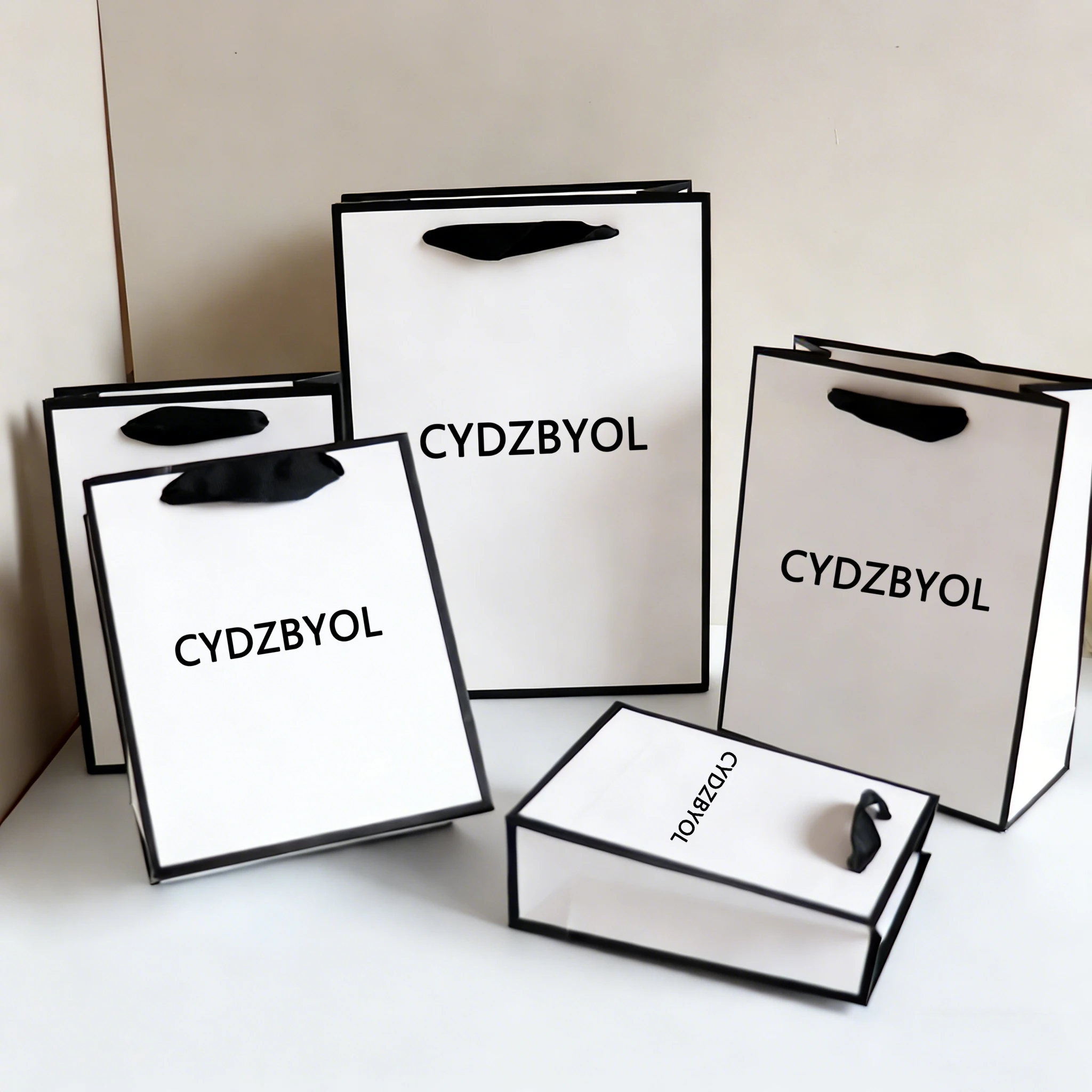 Custom Logo Text Shopping Paper Bags Small Batch Personalized Gift Bags for Wigs Clothing Jewelry Perfect for Weddings Parties
Custom Logo Text Shopping Paper Bags Small Batch Personalized Gift Bags for Wigs Clothing Jewelry Perfect for Weddings Parties