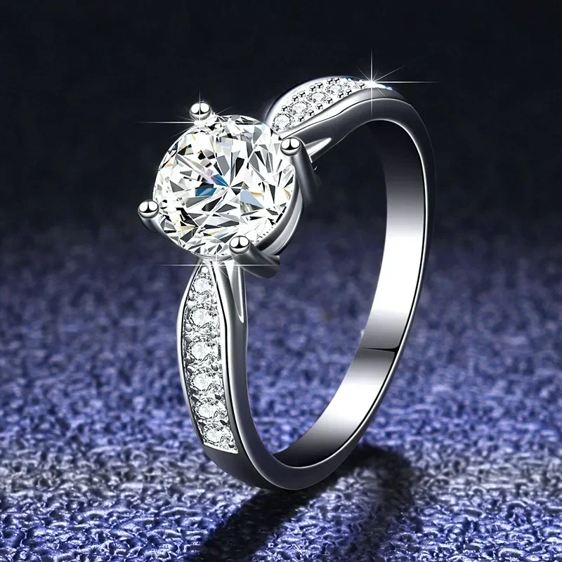 Solid PT950 Platinum Ring 1 CT Moissanite Diamond Ring Luxury Wedding Band Fine Jewelry Women Gift Accessories
Solid PT950 Platinum Ring 1 CT Moissanite Diamond Ring Luxury Wedding Band Fine Jewelry Women Gift Accessories