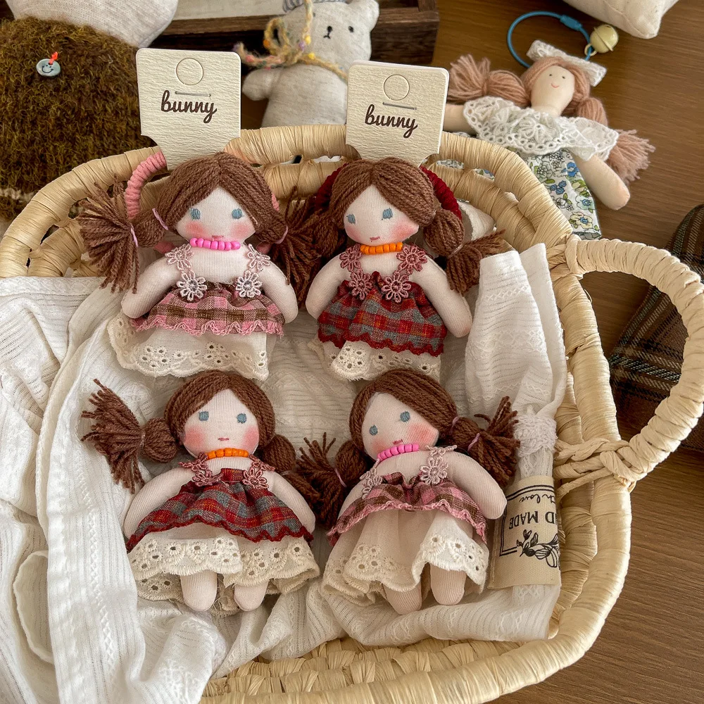 Детские заколки для волос ручной работы, заколка-кукла в клетку, заколка для девочек, милая резинка для волос, эластичная повязка для волос, детские аксессуары для волос
Детские заколки для волос ручной работы, заколка-кукла в клетку, заколка для девочек, милая резинка для волос, эластичная повязка для волос, детские аксессуары для волос